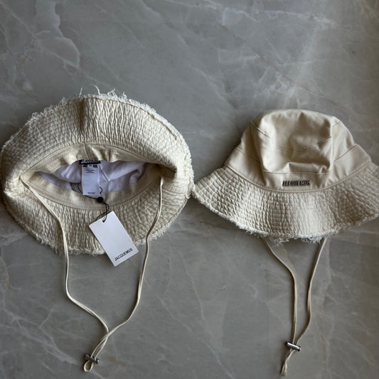 JACQUEMUS BUCKET HAT
